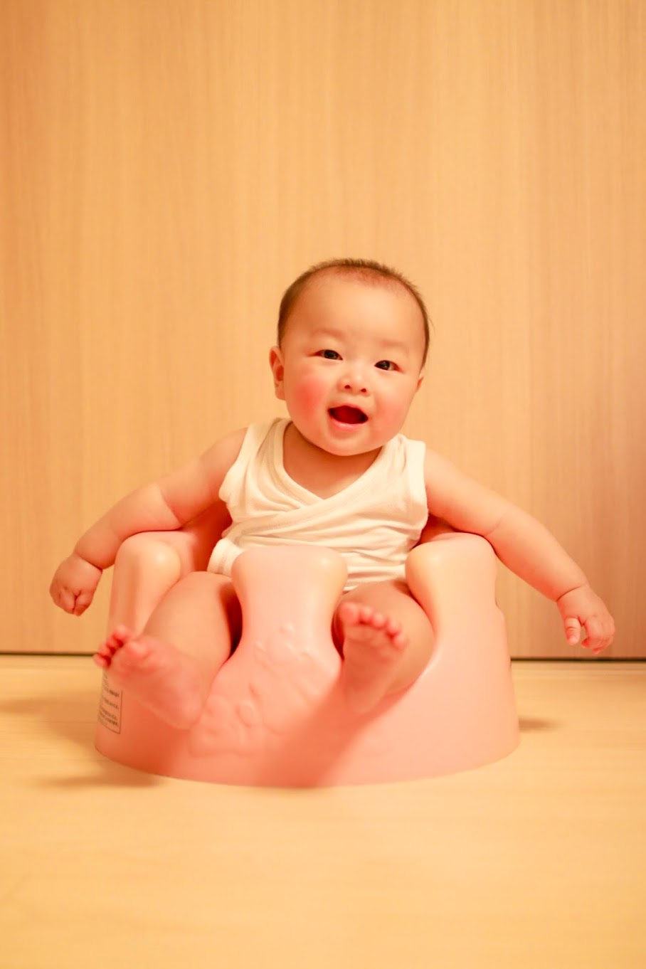 バンボ椅子に座る瑛太朗